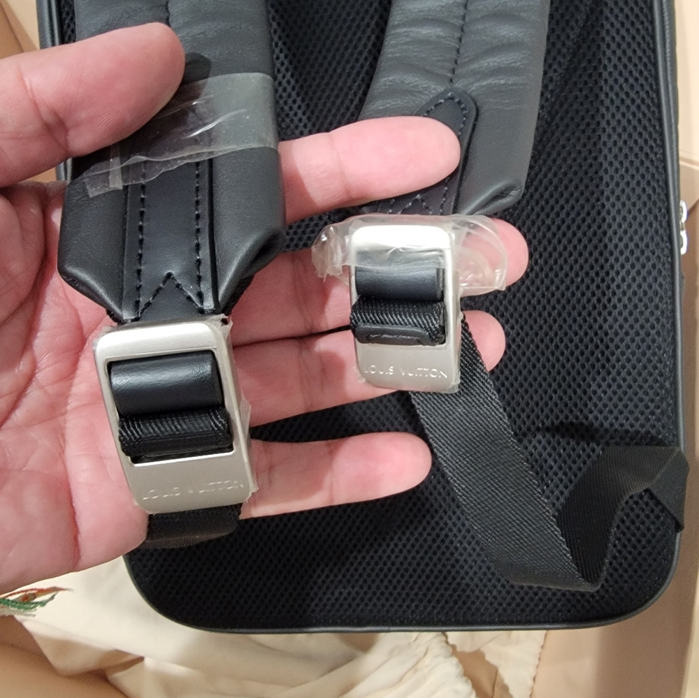 LV Michael NV2 - Picture 3 of 6